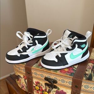 Nike Kids' Black and White Sneakers with Green Accents